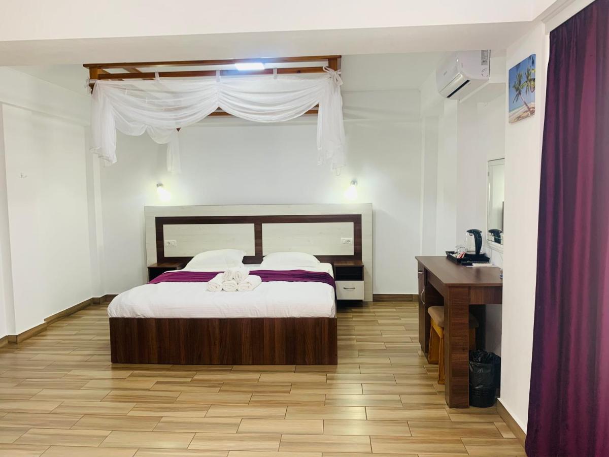 فندق Casa Barina كوستِنيست المظهر الخارجي الصورة