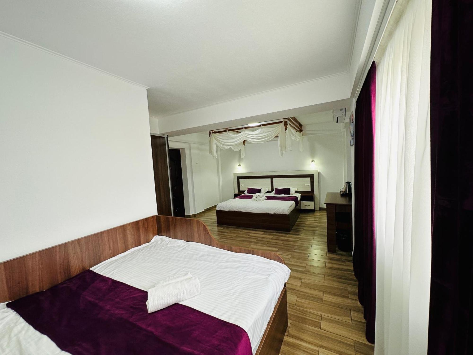 فندق Casa Barina كوستِنيست المظهر الخارجي الصورة